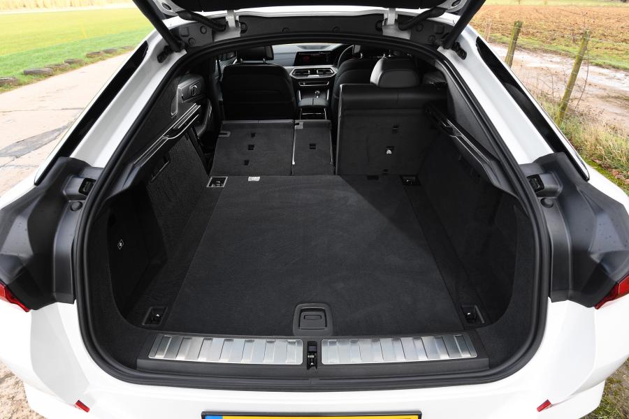 Багажник BMW X6 xDrive30d M Sport (G06) 2019 года  (UK) (фото 2 из 16)